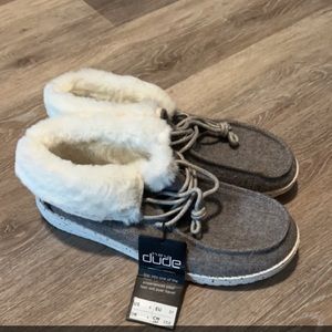 Size 6 new Hey Dudes